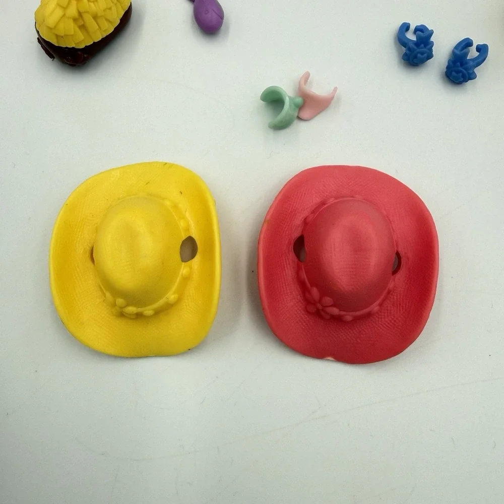 Hasbro Littlest Pet Shop Raceabout Ranch Horse #124 Accessories‎ Hats Saddles